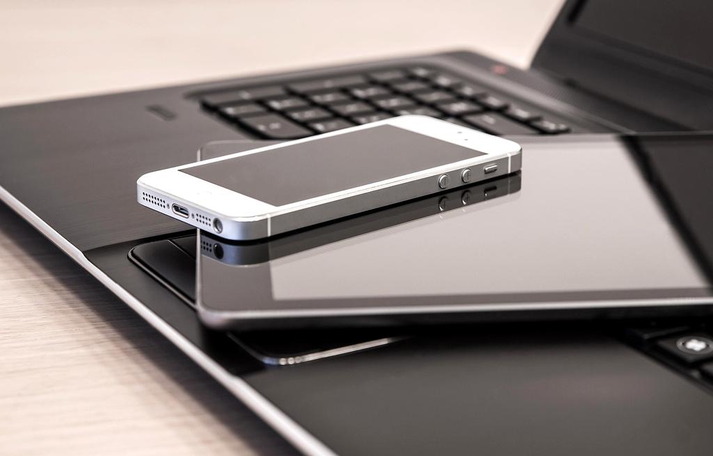 Holographic Contact Interface